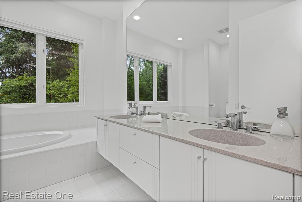 6570 Alden Drive, West Bloomfield, MI 48324 — Photo 20