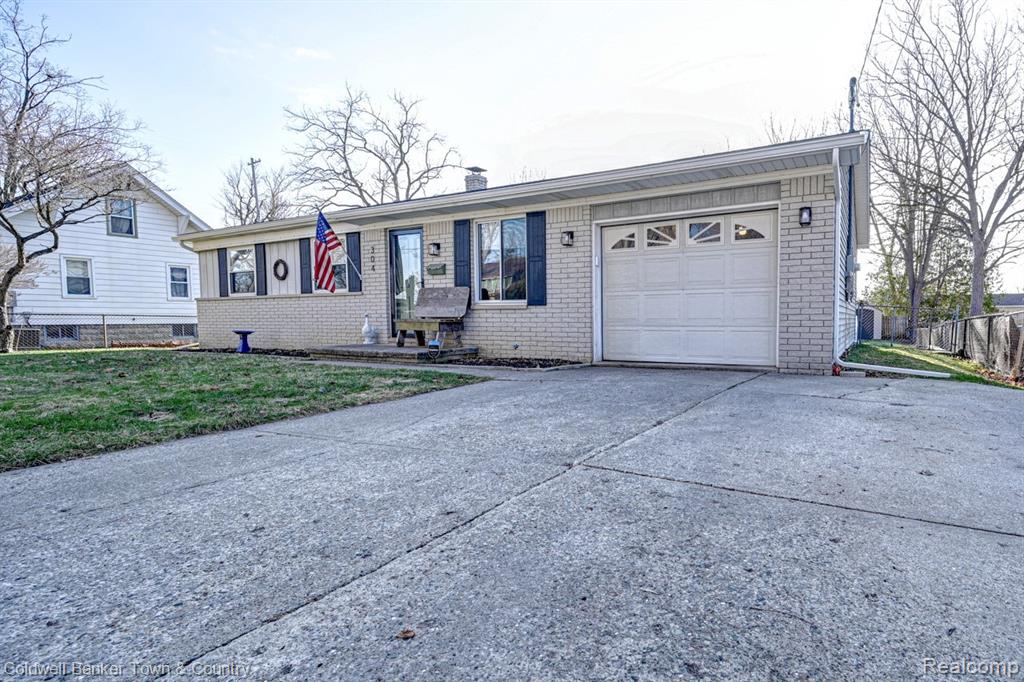 304 John Street, Holly, MI 48442 — Photo 2