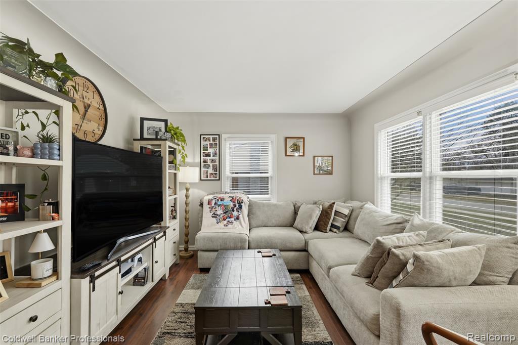 927 Montrose Avenue, Royal Oak, MI 48073 — Photo 7