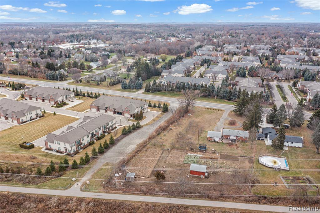 2041 W Maple Road, Commerce Twp, MI 48390 — Photo 4
