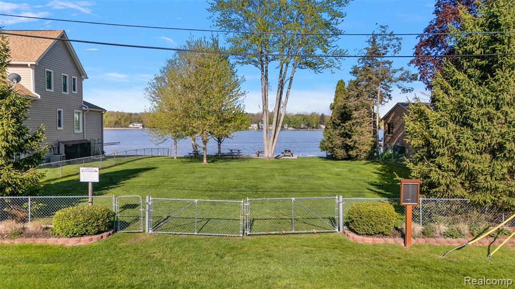 15 Pleasant Lake Drive, Waterford, MI 48327 — Photo 55