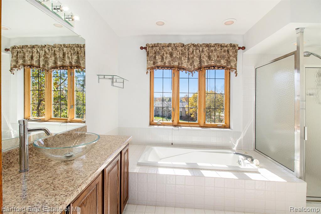 4506 Golf View Drive, Brighton, MI 48116 — Photo 18