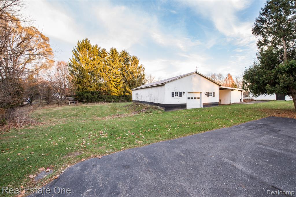 4141 Van Amberg Road, Brighton, MI 48114 — Photo 9