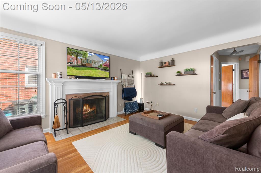 21610 Prestwick Avenue, Harper Woods, MI 48225 — Photo 11