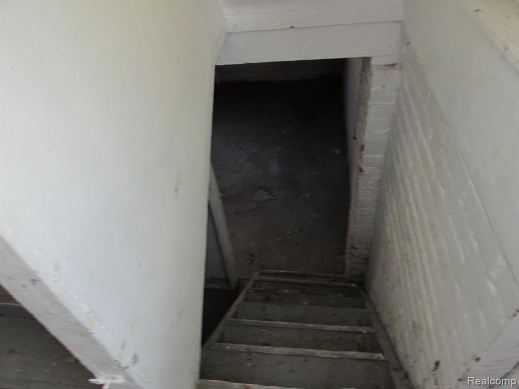 5270 MONTCLAIR Street, Detroit, MI 48213 — Photo 37