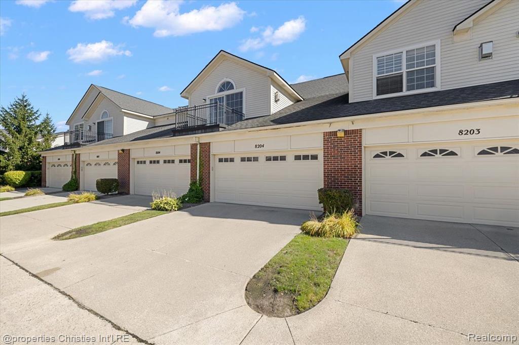 8204 Alexa Drive, Commerce Twp, MI 48390 — Photo 6