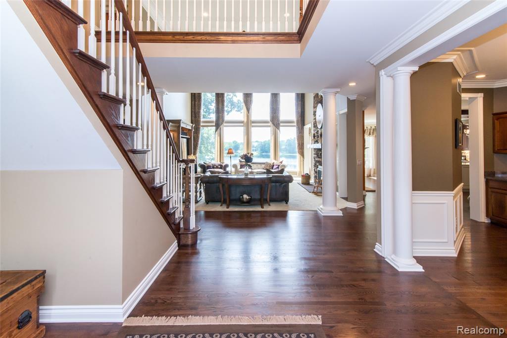 3166 W Beach Lake Drive, Milford, MI, 48380