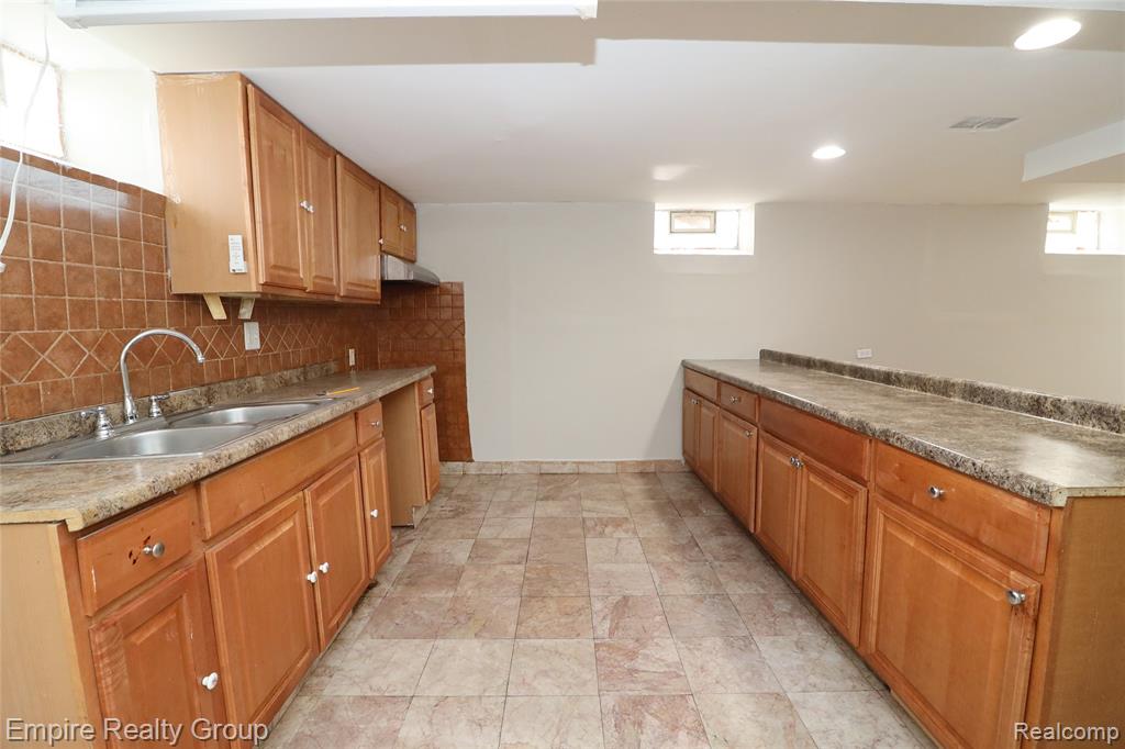 5743 N Highland Street, Dearborn Heights, MI 48127 — Photo 28