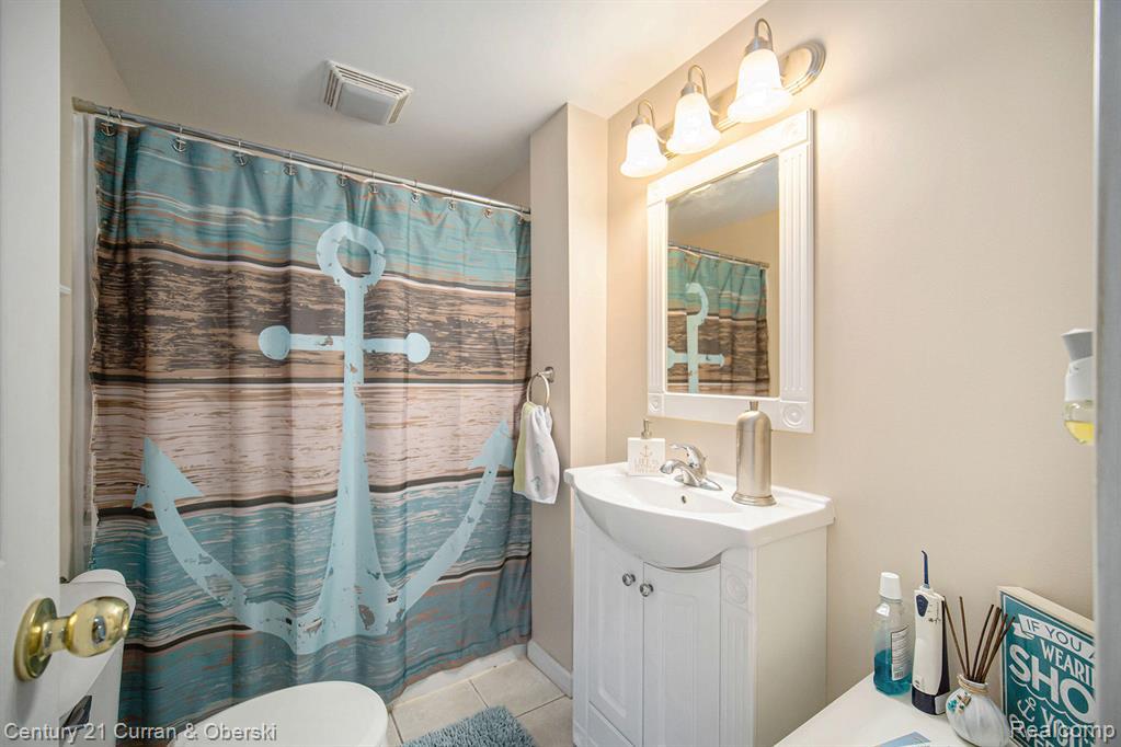 504 Olcott Lake Drive, Jackson, MI 49201 — Photo 28