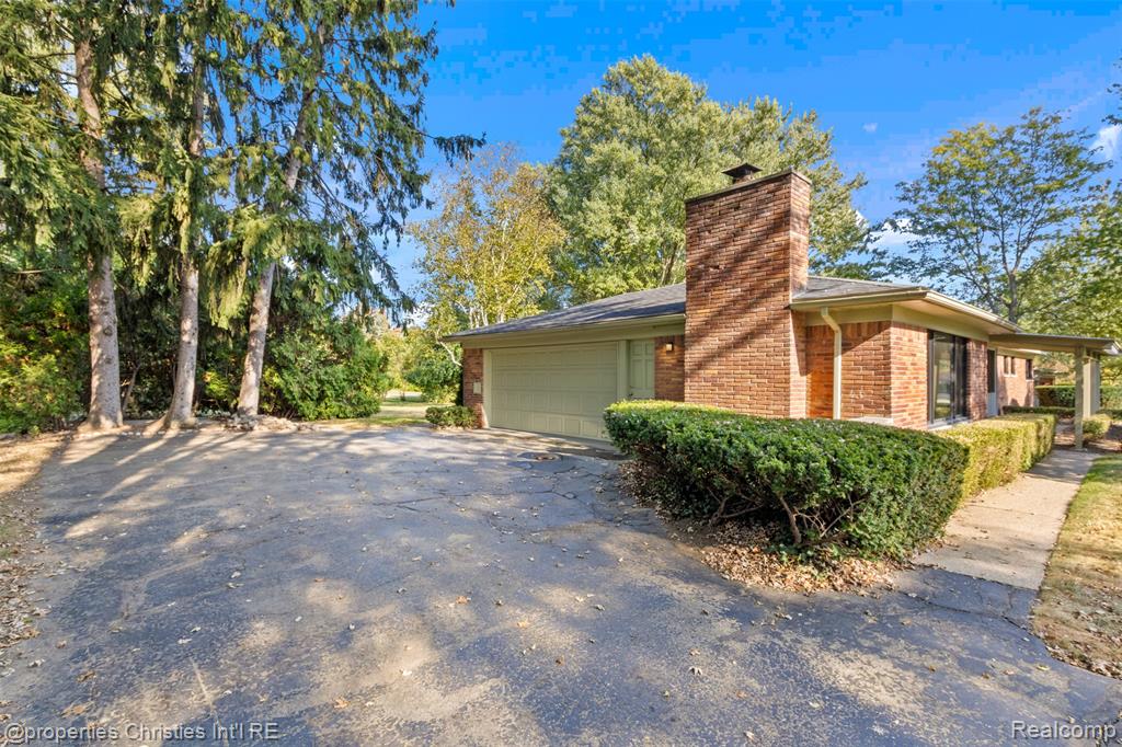 571 Yorkton Lane, Bloomfield Hills, MI 48304 — Photo 27