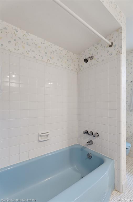 5600 Woodwind Drive, Bloomfield Hills, MI 48301 — Photo 32