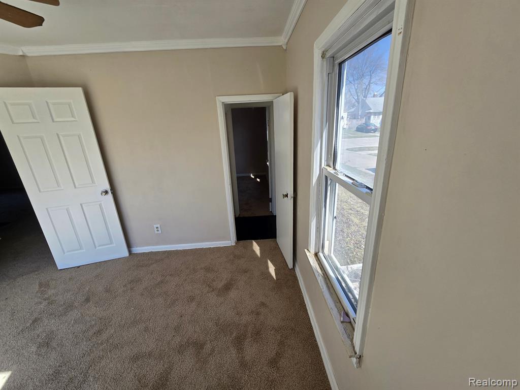 814 E EVELYN Avenue, Hazel Park, MI 48030 — Photo 9