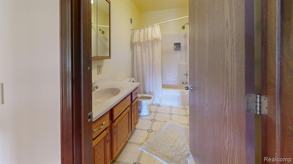 10691 COUNTY LINE Road, Milan, MI 48160 — Photo 17
