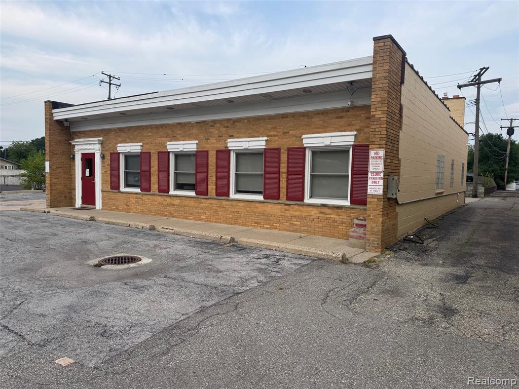 28730 Harper Avenue - Photo 2