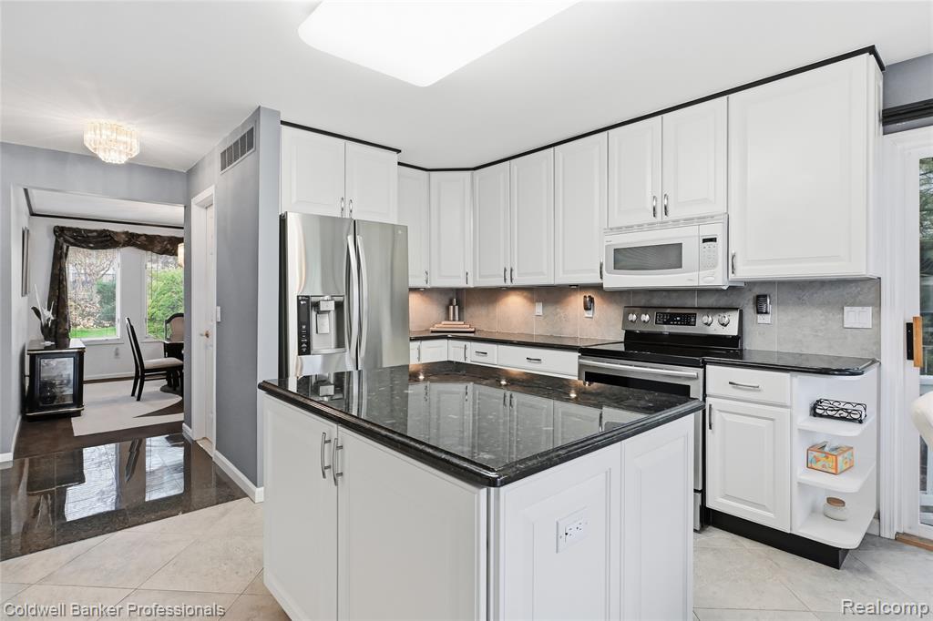 3410 Benstein Road, Commerce Twp, MI 48382 — Photo 5