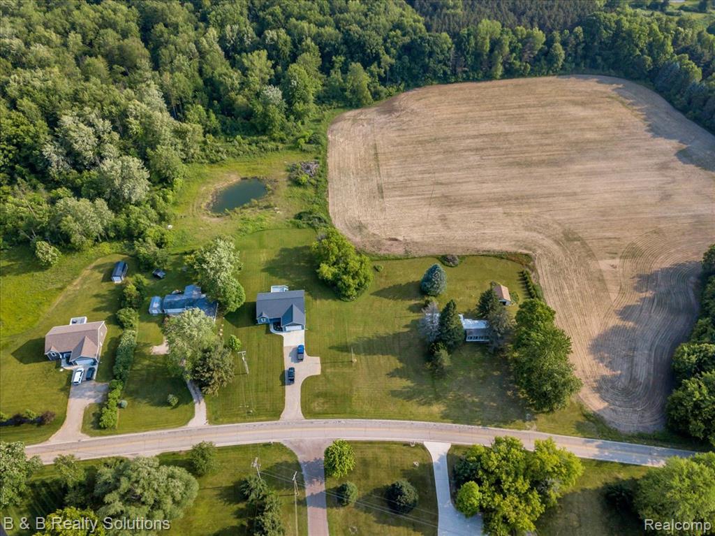 437 Angle Road, Lapeer, MI 48446 — Photo 41