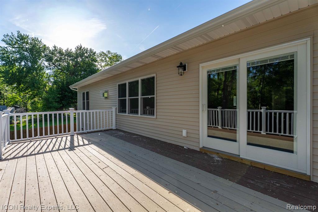 3907 Pontiac Lake Road, Waterford, MI 48328 — Photo 40