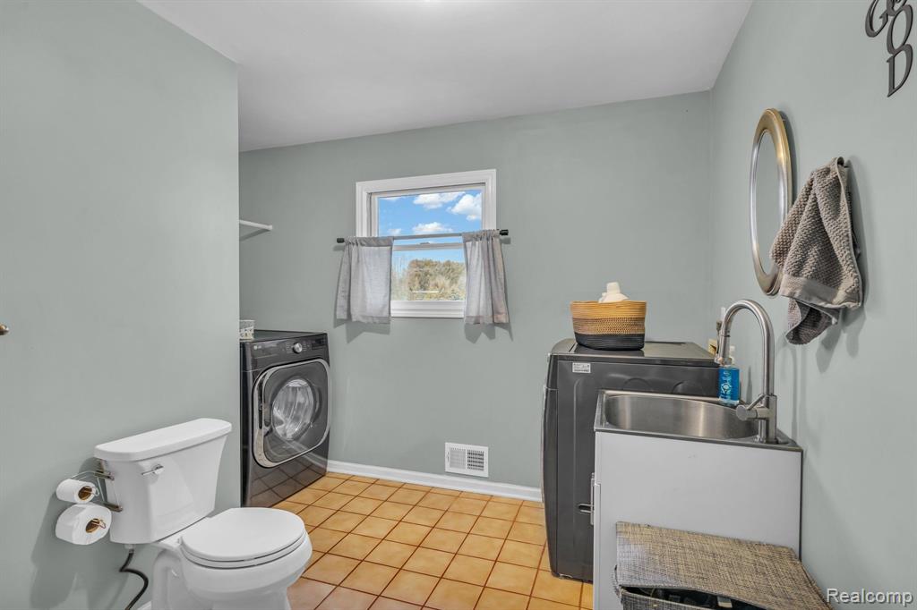 2368 N BLACKS CORNERS Road, Imlay City, MI 48444 — Photo 17
