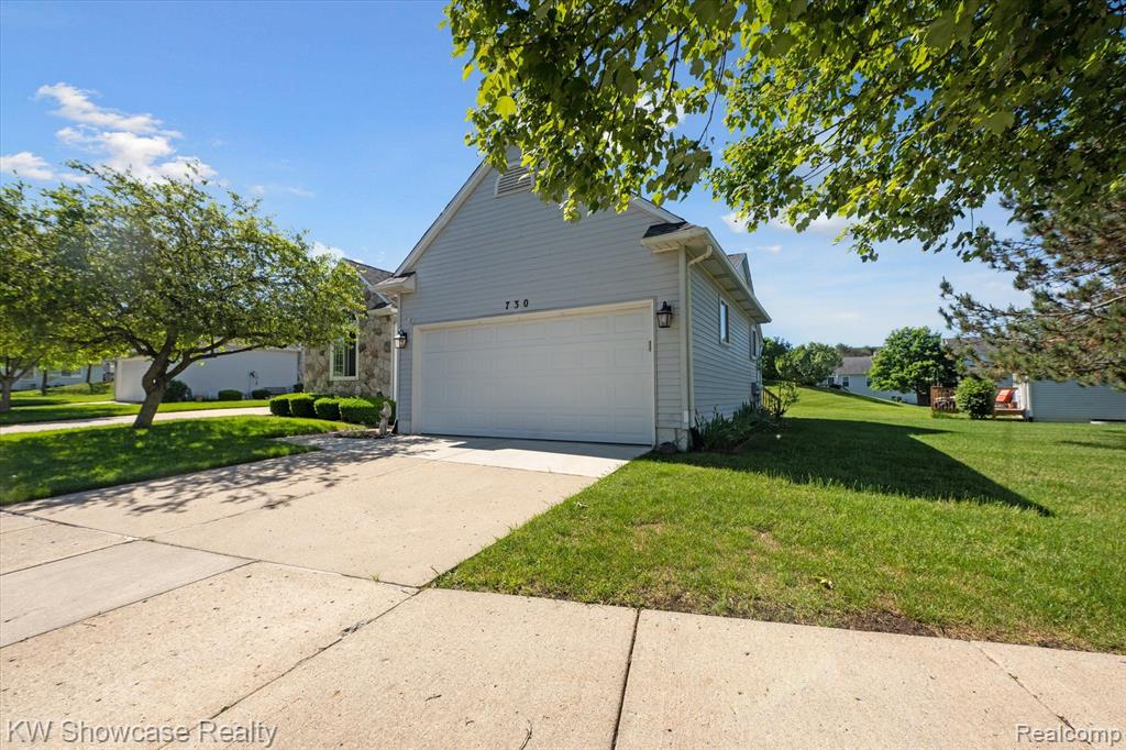 730 CHALLENGING Trail, South Lyon, MI 48178 — Photo 3