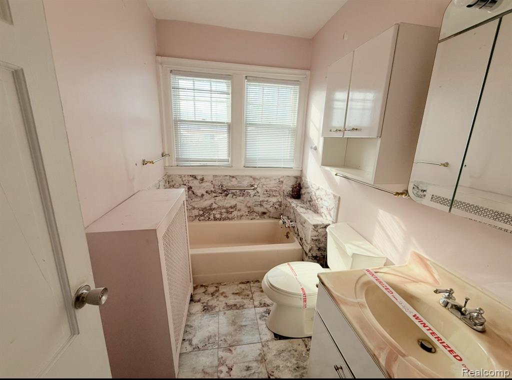 19187 GAINSBOROUGH Road, Detroit, MI 48223 — Photo 9