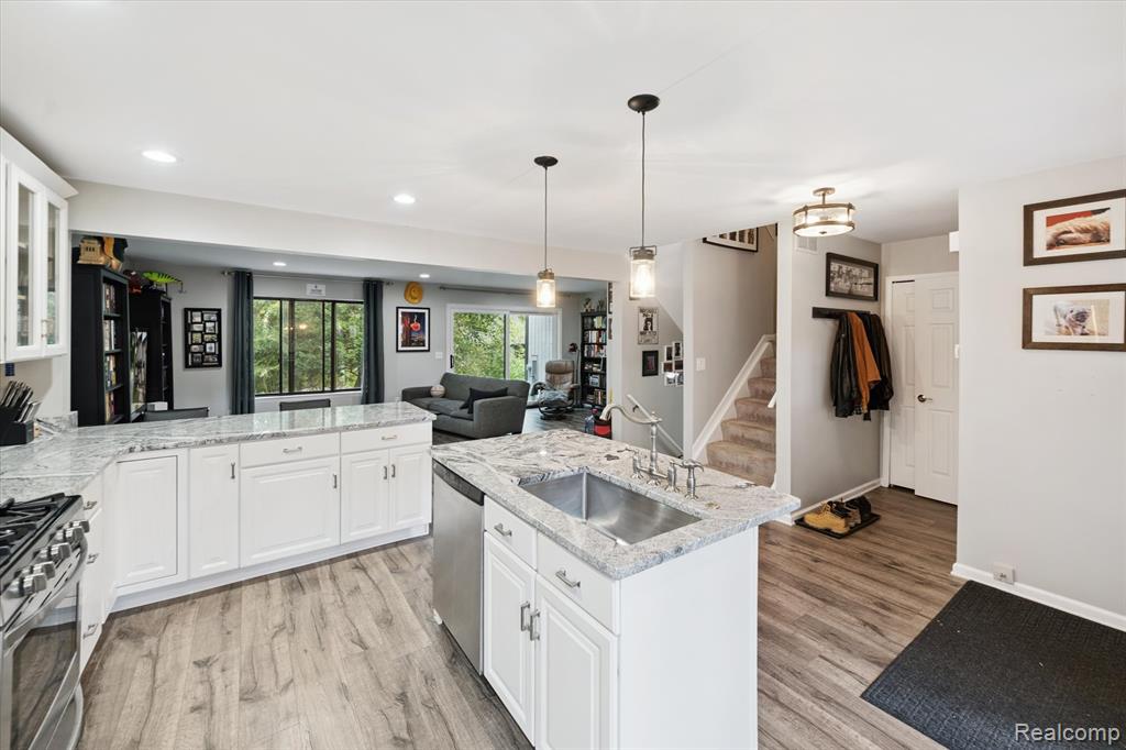 566 Foxboro Square, Brighton, MI 48116 — Photo 7