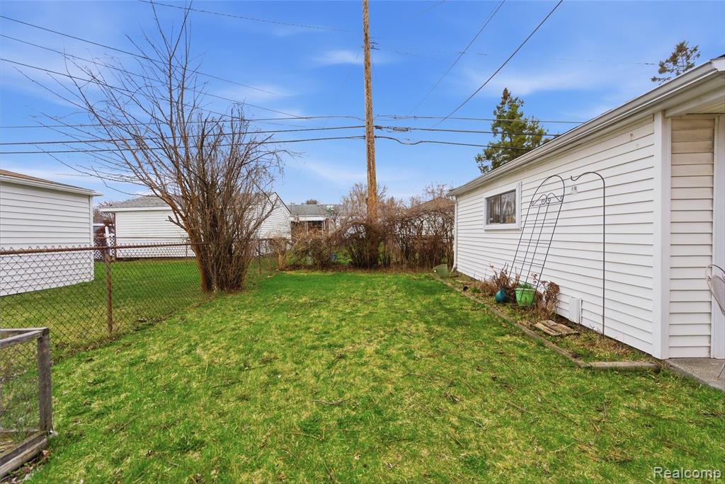 8164 Gerald Avenue, Warren, MI 48093 — Photo 28