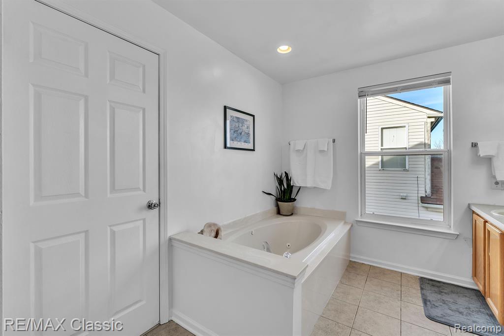 7842 BERWICK Drive, Ypsilanti, MI 48197 — Photo 30