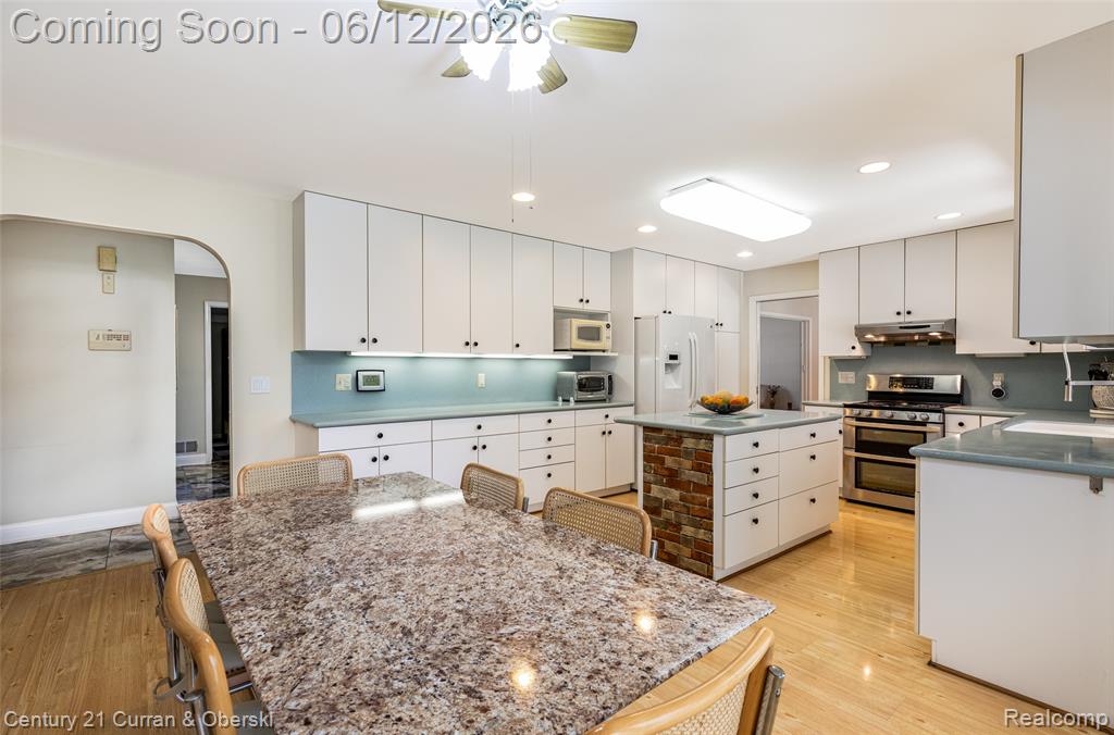31259 Applewood Lane, Farmington, MI 48331 — Photo 16