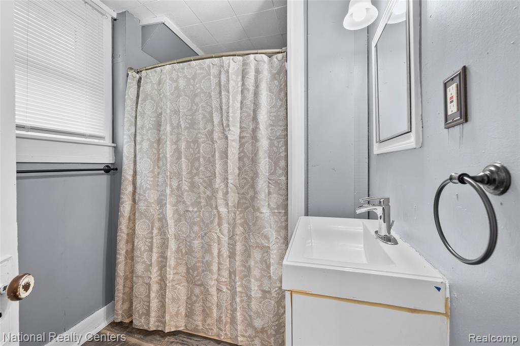 686 N Perry Street, Pontiac, MI 48342 — Photo 16