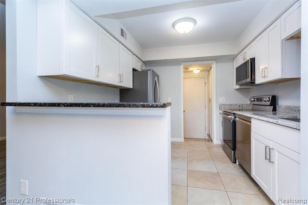 1658 Brentwood Drive, Troy, MI 48098 — Photo 10