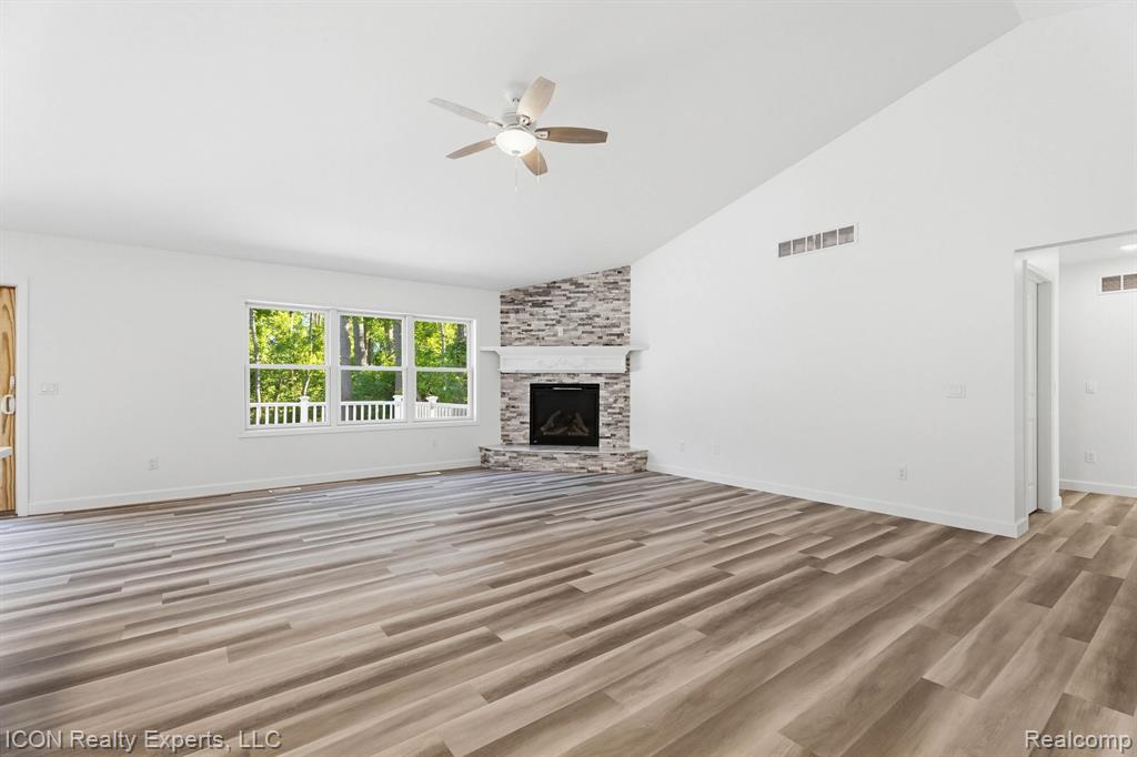 3907 Pontiac Lake Road, Waterford, MI 48328 — Photo 4