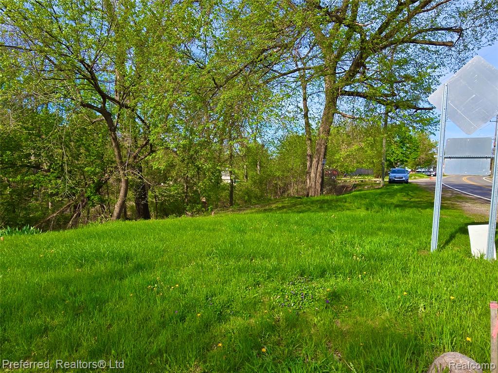 9691 Elizabeth Lake Road, White Lake, MI