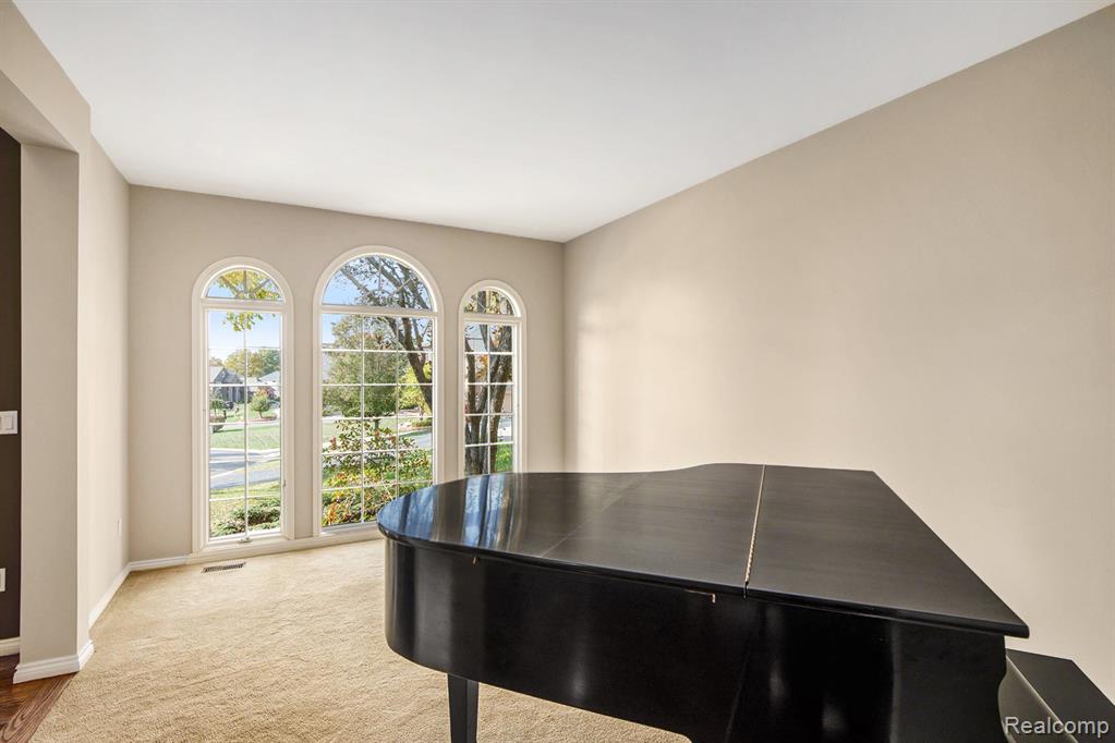 5641 Golf Pointe Drive, Clarkston, MI 48348 — Photo 17
