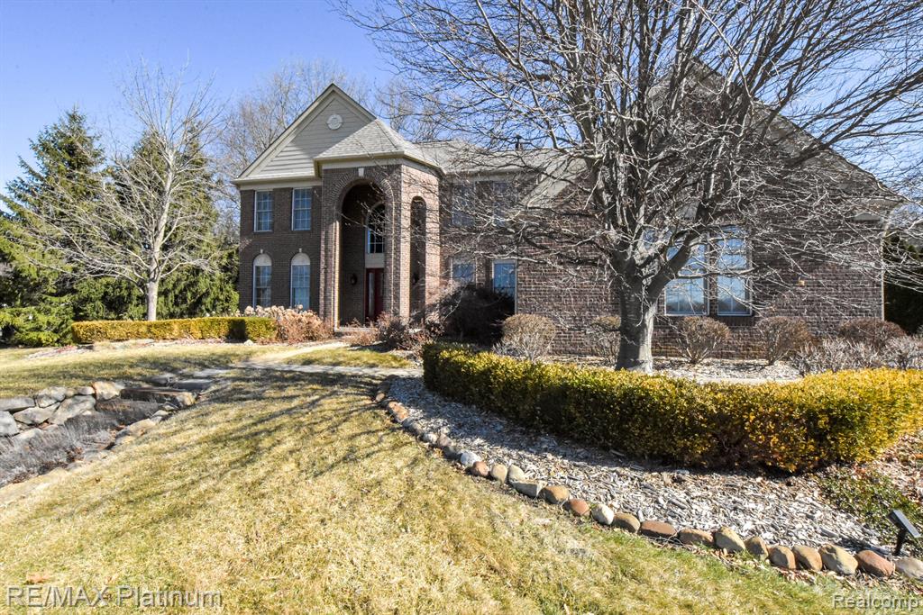 9037 RIDGEFIELD Drive, Brighton, MI 48114 — Photo 2