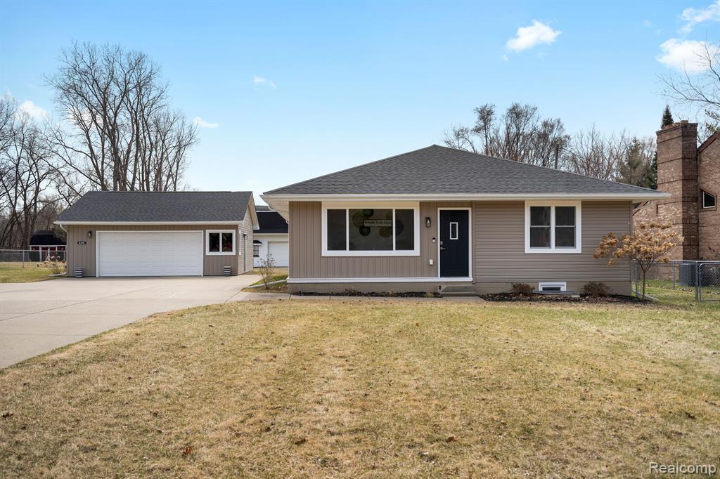 4339 FENMORE Avenue, Waterford, MI 48328 — Photo 2