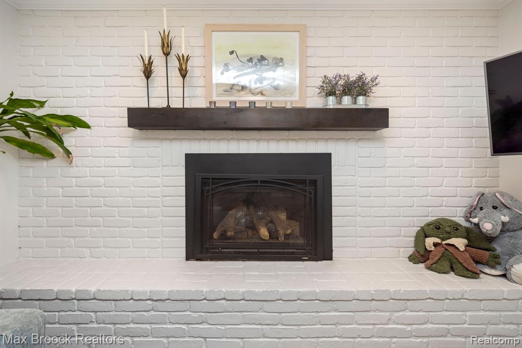 5562 PEBBLESHIRE Road, Bloomfield Hills, MI 48301 — Photo 21