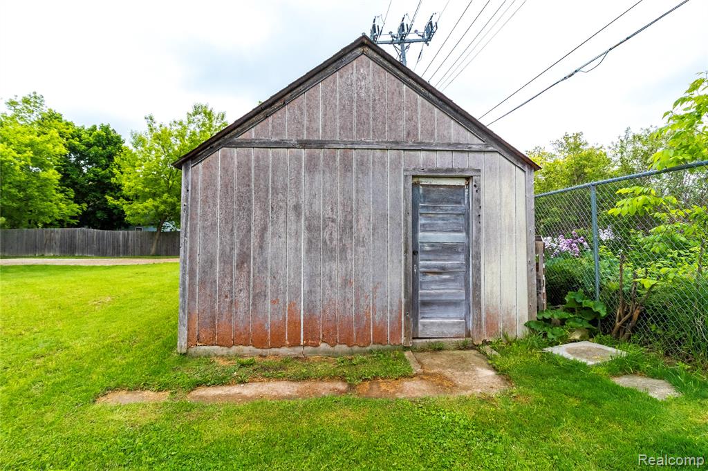 519 S Elm Street, Lapeer, MI 48446 — Photo 4