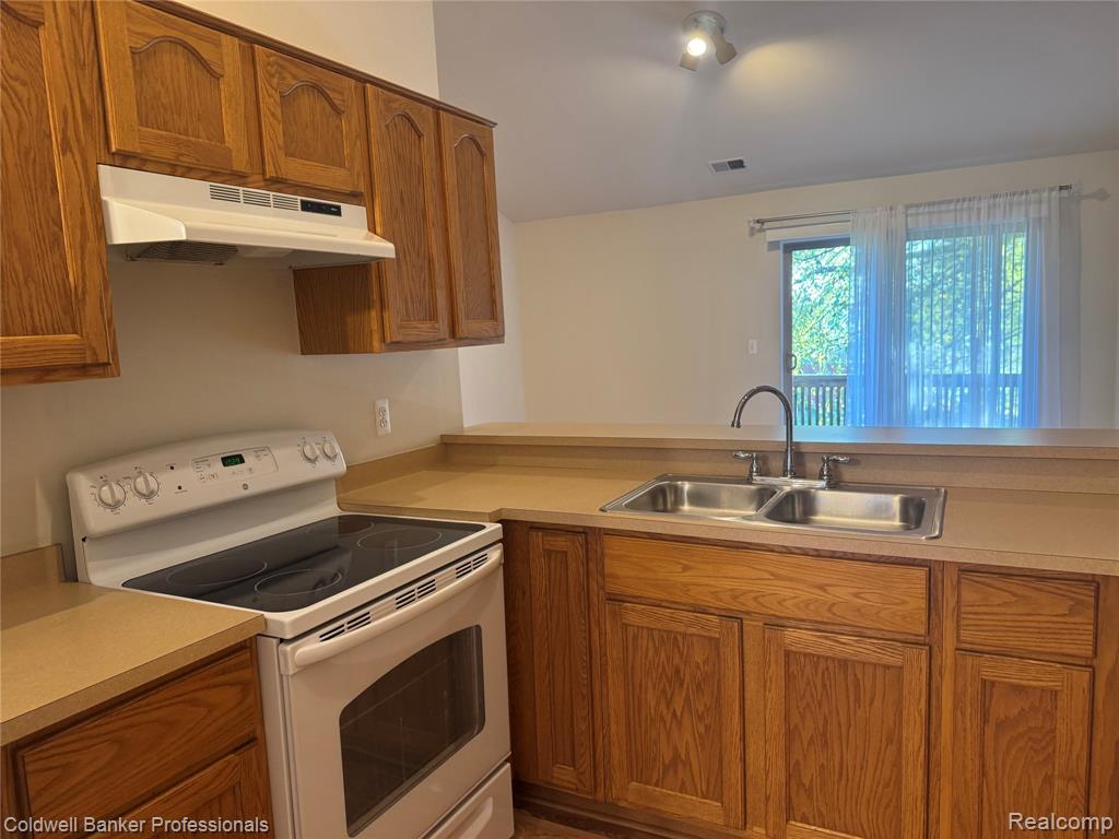 41022 Rose Lane, Clinton Twp, MI 48036 — Photo 4
