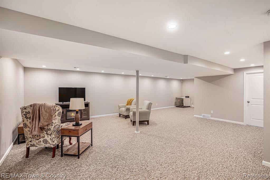 1535 Woodlake Lane, Grand Blanc, MI 48439 — Photo 25