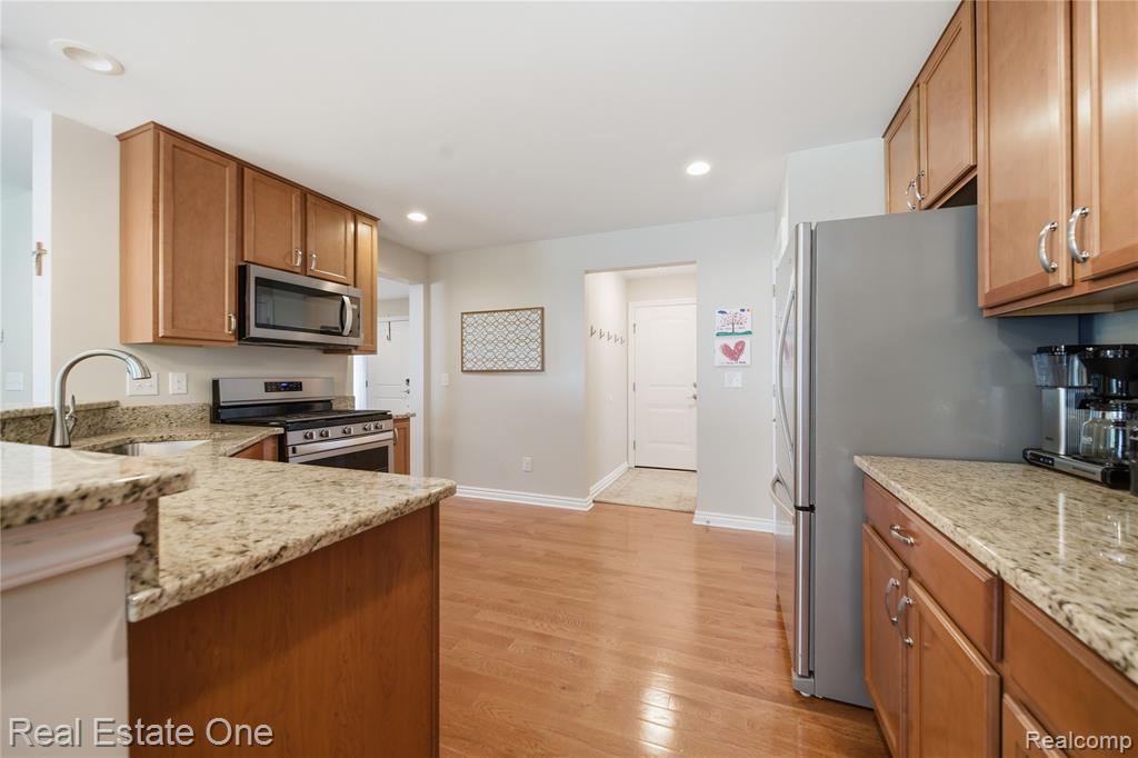 8915 Gittins Street, Commerce Twp, MI 48382 — Photo 12