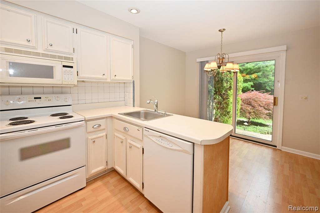 5370 Breeze Hill Place, Troy, MI 48098 — Photo 10