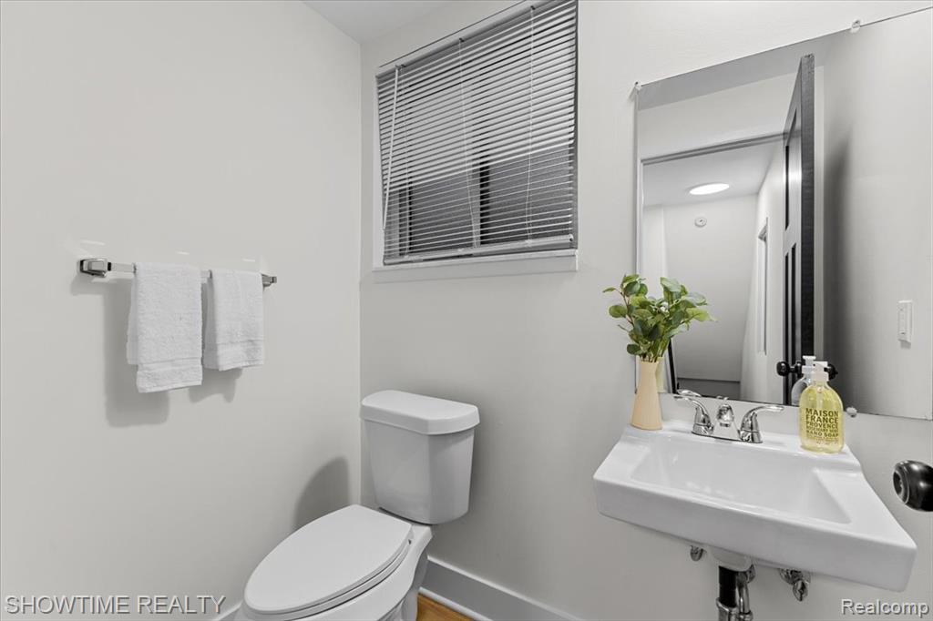 902 Longfellow Drive, Troy, MI 48085 — Photo 33