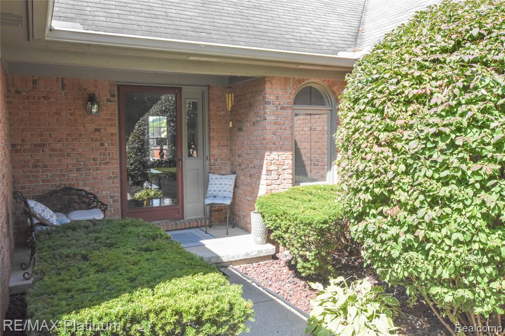 816 Maplewood Court, Brighton, MI 48116 — Photo 10