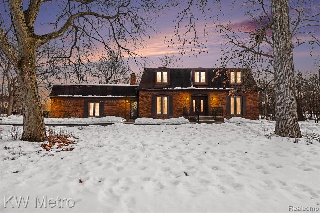 5865 Dunmore Court, West Bloomfield, MI — front exterior
