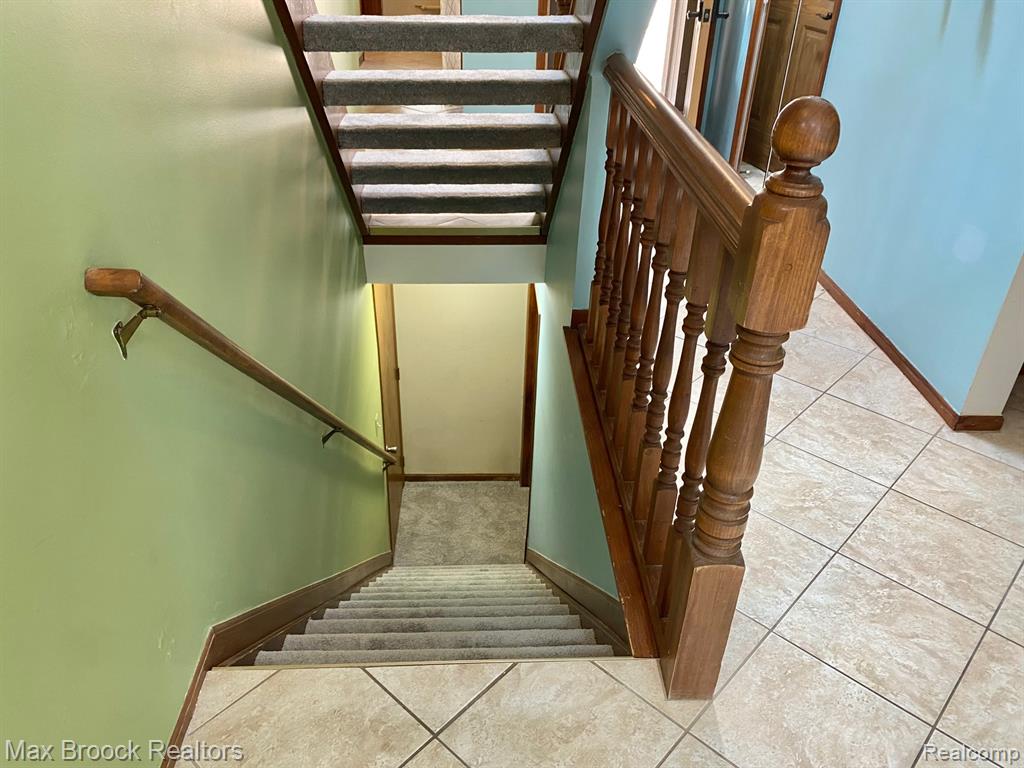 16226 PINE RIDGE Drive N, Fraser, MI 48026 — Photo 30