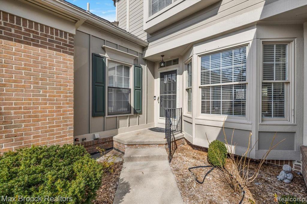 671 BROCKMOOR Lane, Bloomfield Hills, MI 48304 — Photo 2