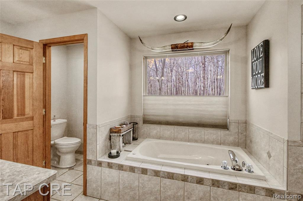 6417 Foxhollow Court, East China, MI — Photo 11