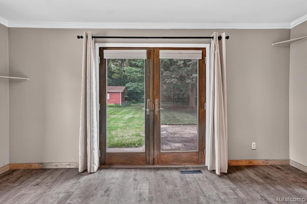2356 Pineview Court, Flushing, MI 48433 — Photo 22