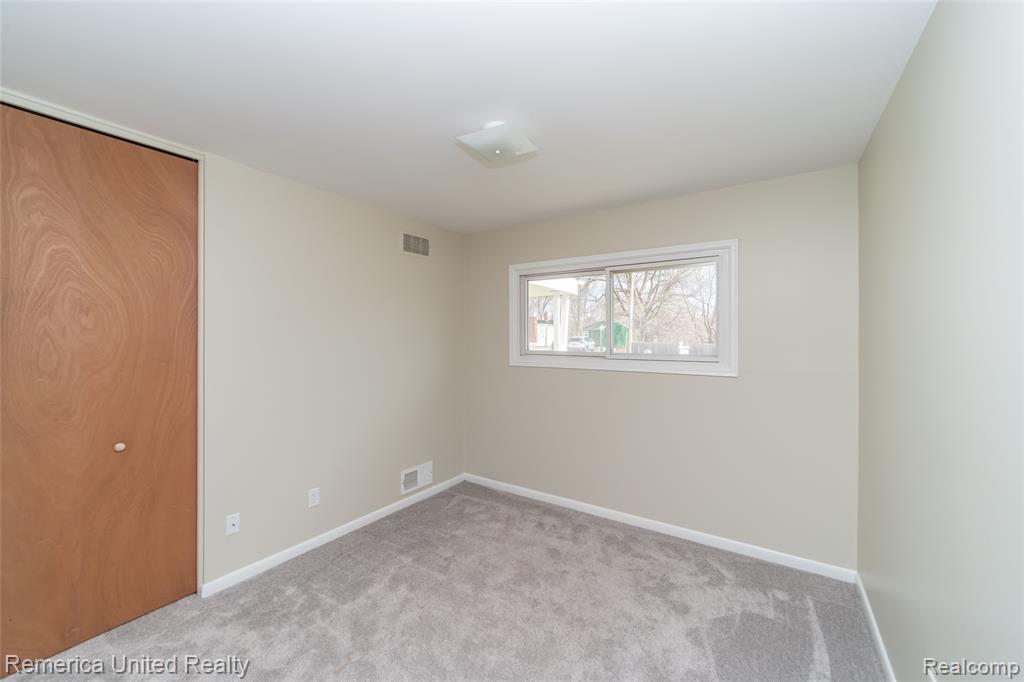 945 N Commerce Road, Commerce Twp, MI 48382 — Photo 26