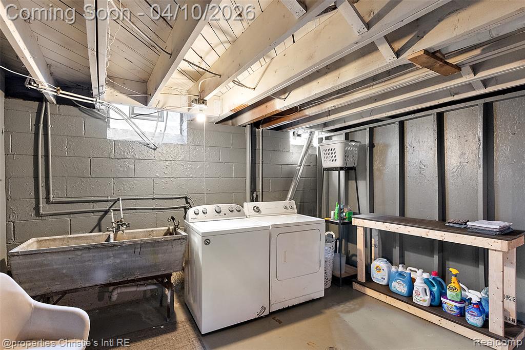 24658 Roanoke Avenue, Oak Park, MI 48237 — Photo 41